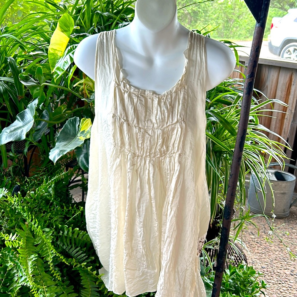 Rare silk Magnolia Pearl top